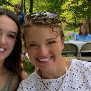 Meet your Posher, Mia